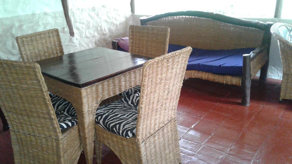 Diani Banda Cottages Diani Beach Exteriör bild