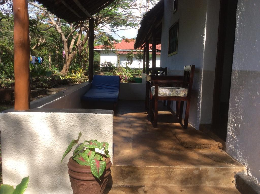 Diani Banda Cottages Diani Beach Exteriör bild
